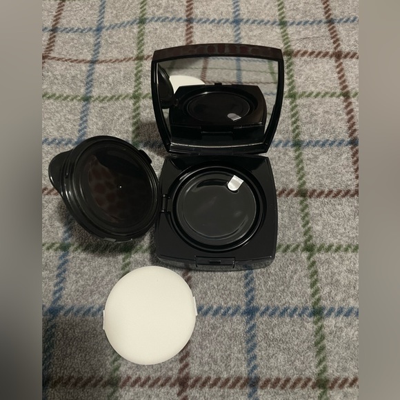 Authentic Chanel Healthy Glow Gel Touch Foundation - Picture 5 of 5